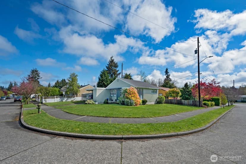 Property photo for 9328 31st Avenue Sw, Seattle photo 2