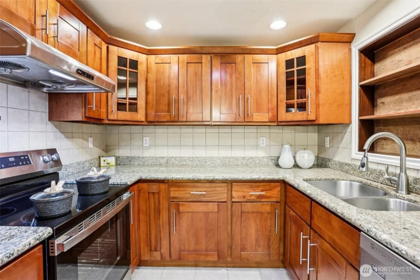 Property photo for 1320 S 131st Place, Burien photo 8