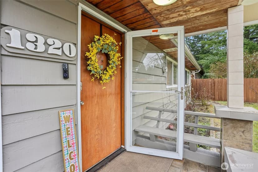 Property photo for 1320 S 131st Place, Burien photo 3