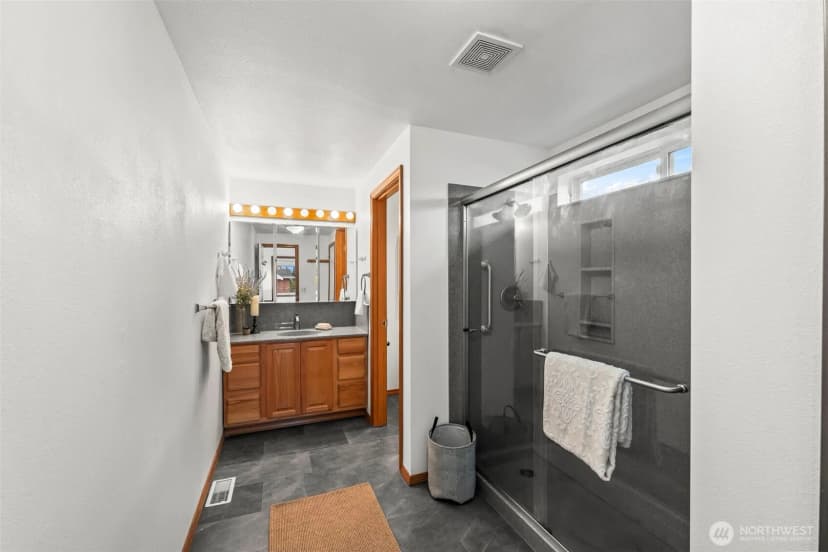 Property photo for 928 N Heatherwood W, Tacoma photo 17