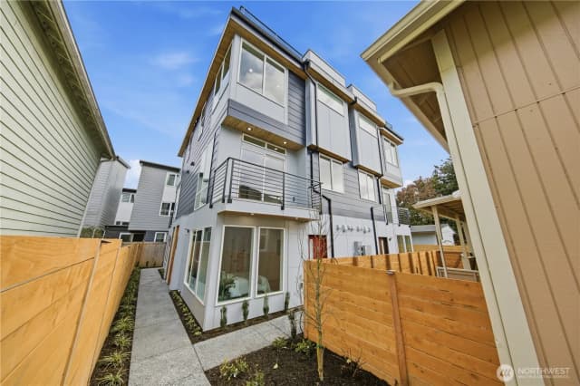 Property photo for 4404 S Othello St #a, Seattle photo 3