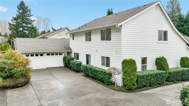 Property photo for 13428 Ne 12th Place, Bellevue photo 4