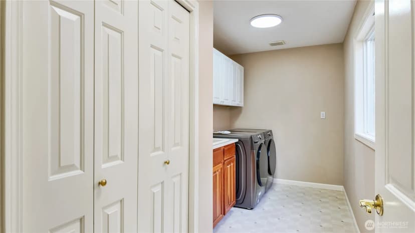 Property photo for 13428 Ne 12th Place, Bellevue photo 24