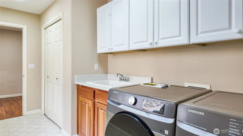 Property photo for 13428 Ne 12th Place, Bellevue photo 25
