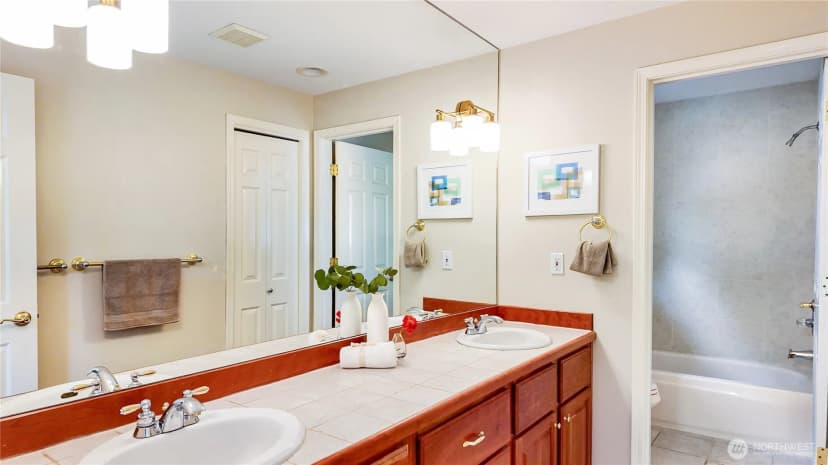 Property photo for 13428 Ne 12th Place, Bellevue photo 32