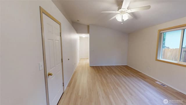 Property photo for 1200 N 12th Place, Mount Vernon photo 3