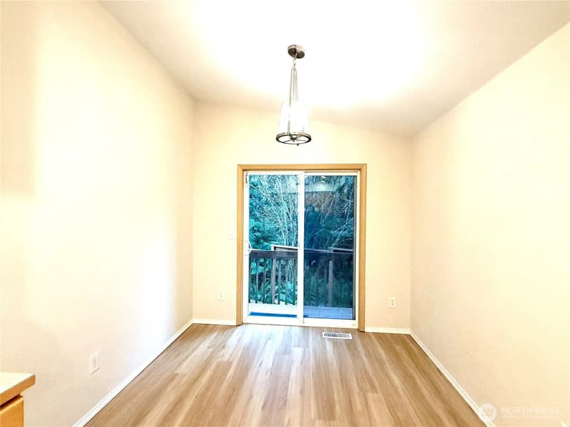 Property photo for 1200 N 12th Place, Mount Vernon photo 8