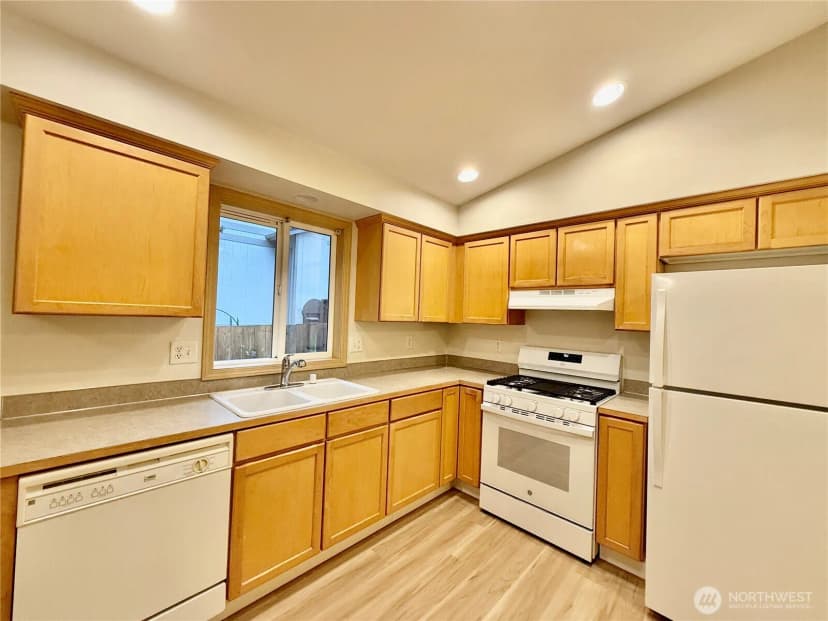 Property photo for 1200 N 12th Place, Mount Vernon photo 6