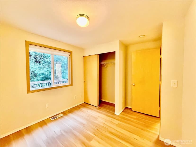 Property photo for 1200 N 12th Place, Mount Vernon photo 14
