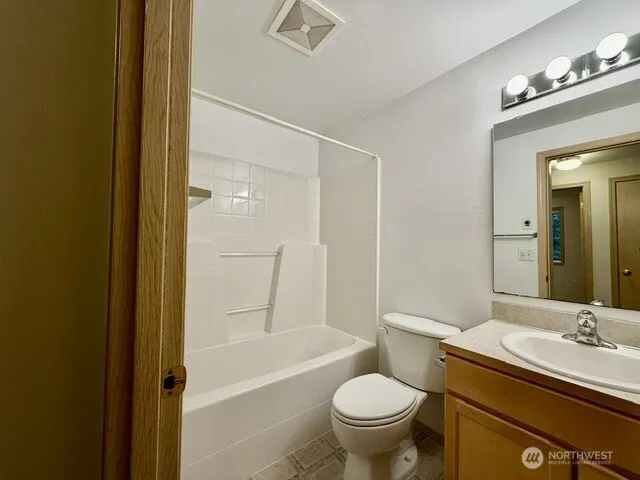 Property photo for 1200 N 12th Place, Mount Vernon photo 13