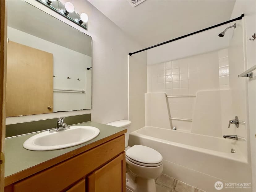 Property photo for 1200 N 12th Place, Mount Vernon photo 10