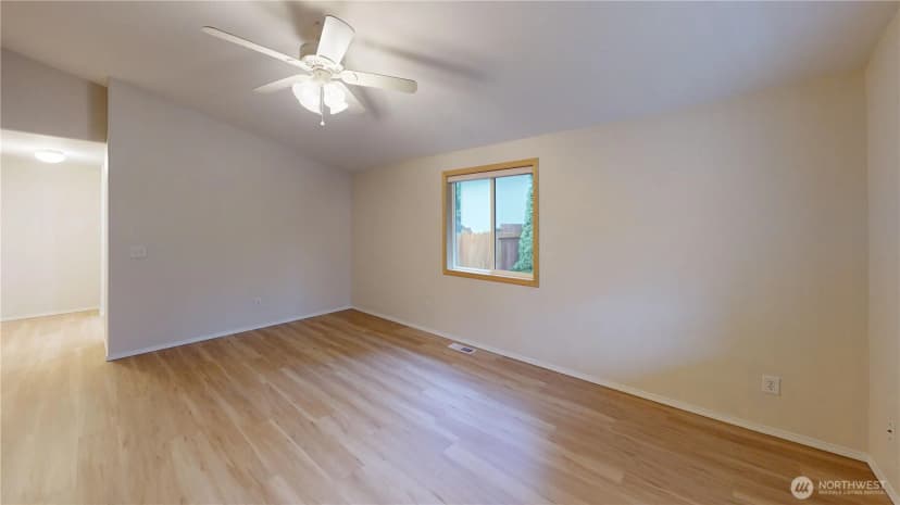 Property photo for 1200 N 12th Place, Mount Vernon photo 2