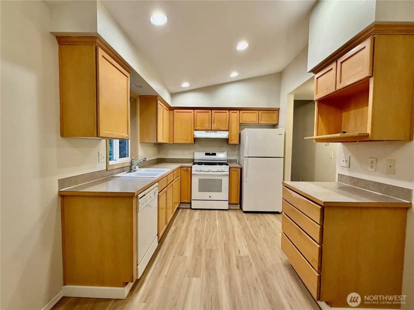 Property photo for 1200 N 12th Place, Mount Vernon photo 7