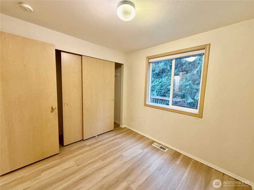 Property photo for 1200 N 12th Place, Mount Vernon photo 12