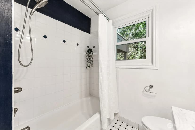 Property photo for 19635 4th Avenue S, Des Moines photo 17