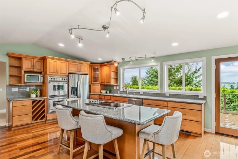 Property photo for 6439 Ne 188th Street, Kenmore photo 13