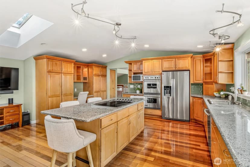 Property photo for 6439 Ne 188th Street, Kenmore photo 14