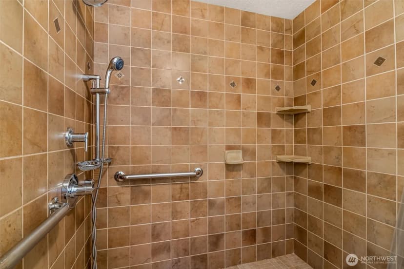 Property photo for 6439 Ne 188th Street, Kenmore photo 24