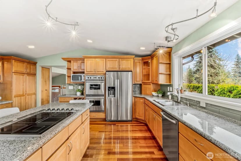 Property photo for 6439 Ne 188th Street, Kenmore photo 15