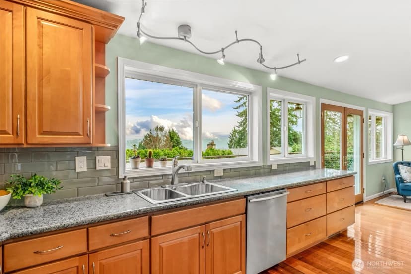 Property photo for 6439 Ne 188th Street, Kenmore photo 16
