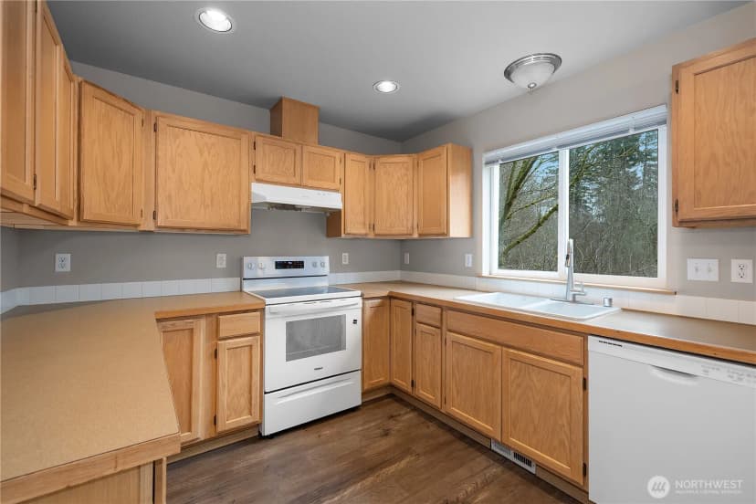 Property photo for 1308 Mills Landing Court Se, Lacey photo 5