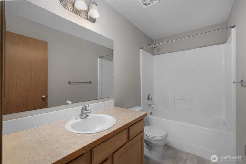Property photo for 1308 Mills Landing Court Se, Lacey photo 13