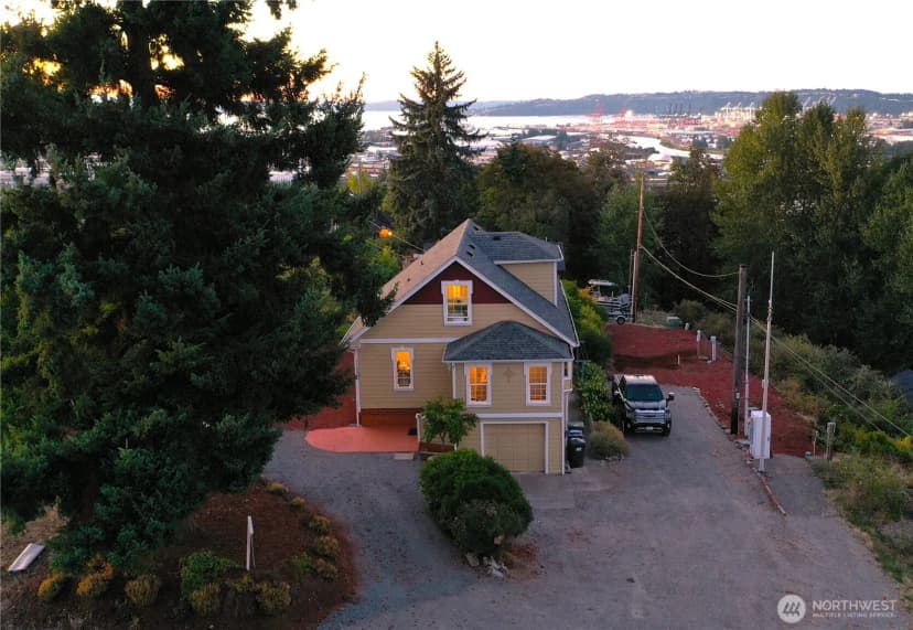 Property photo for 1109 E 31 Street, Tacoma photo 2