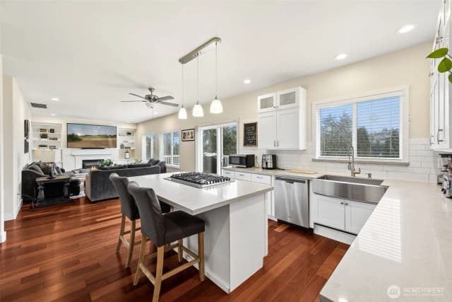 Property photo for 3630 Spyglass Drive Ne, Tacoma photo 4