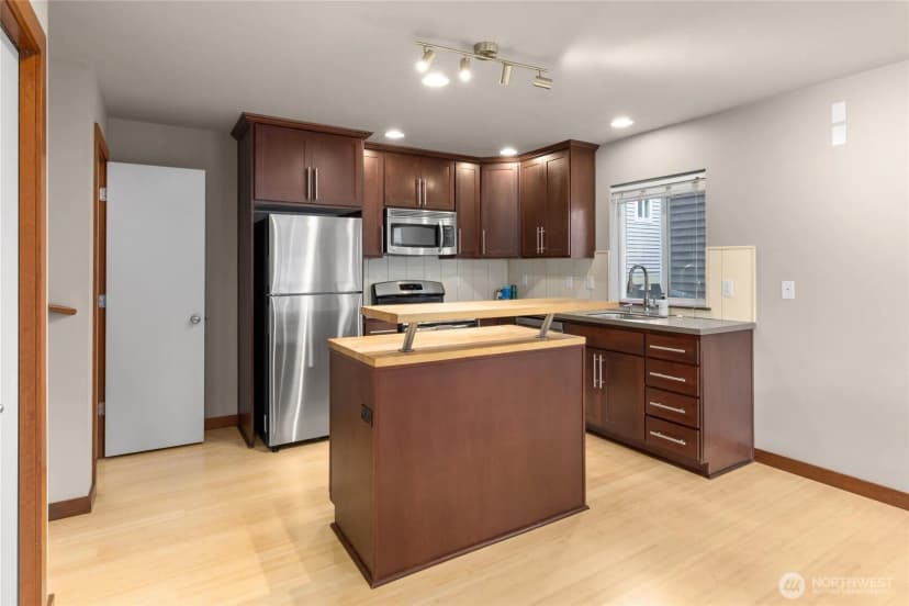 Property photo for 4005 7th Avenue Ne, Seattle photo 10