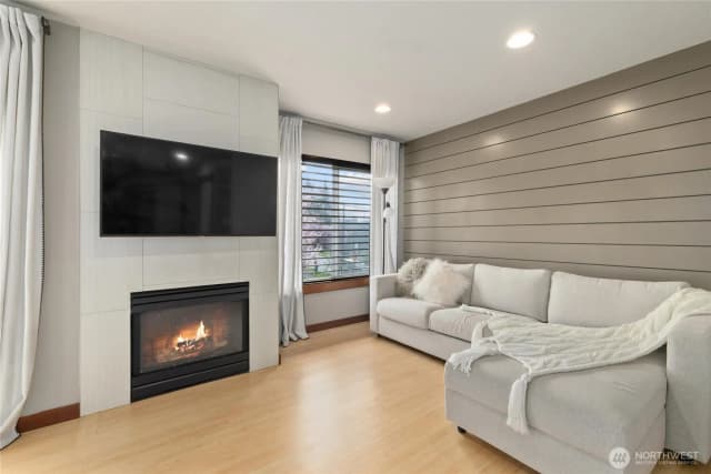 Property photo for 4005 7th Avenue Ne, Seattle photo 5