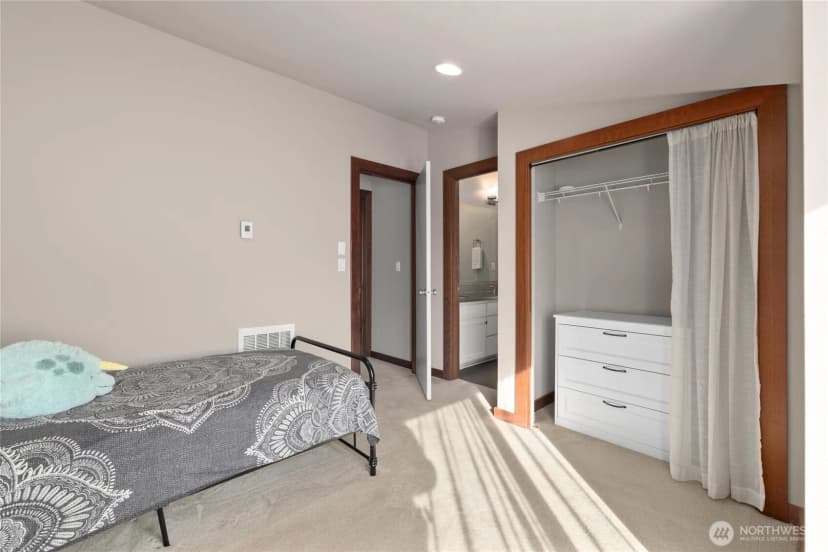 Property photo for 4005 7th Avenue Ne, Seattle photo 16