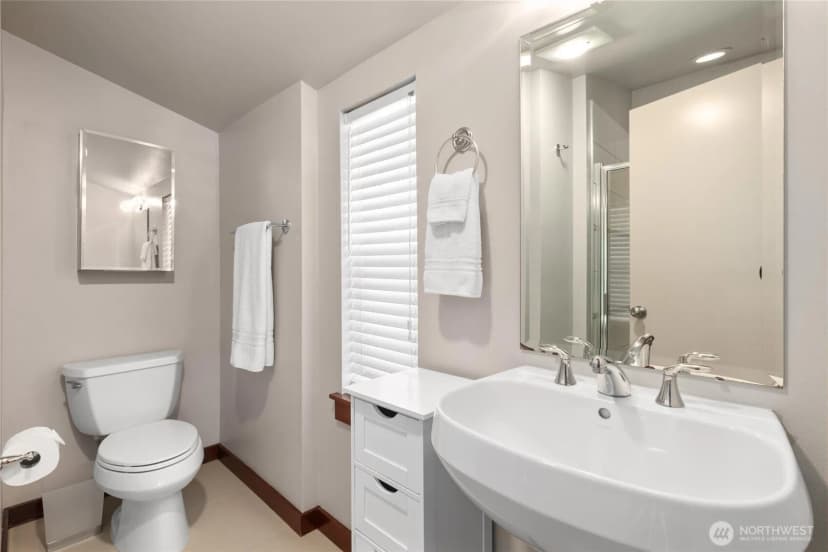 Property photo for 4005 7th Avenue Ne, Seattle photo 22