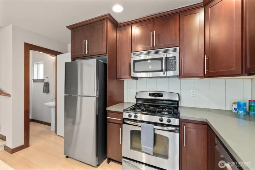 Property photo for 4005 7th Avenue Ne, Seattle photo 12