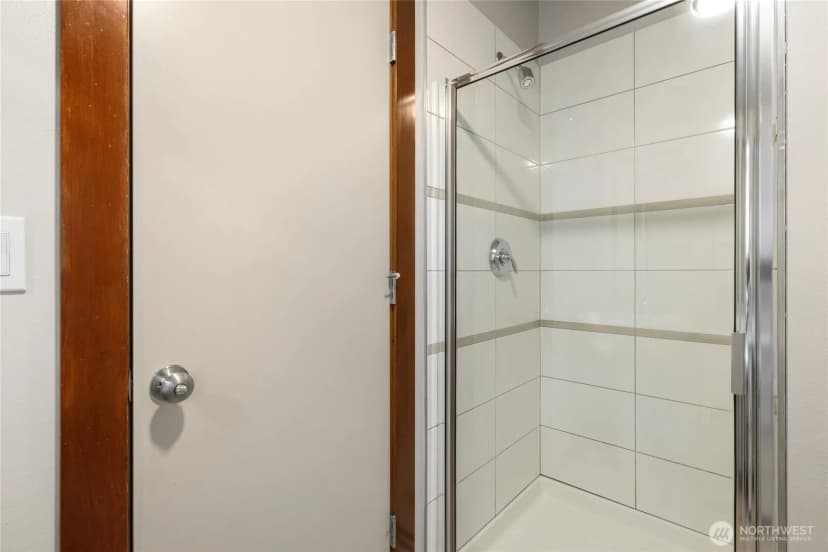 Property photo for 4005 7th Avenue Ne, Seattle photo 23