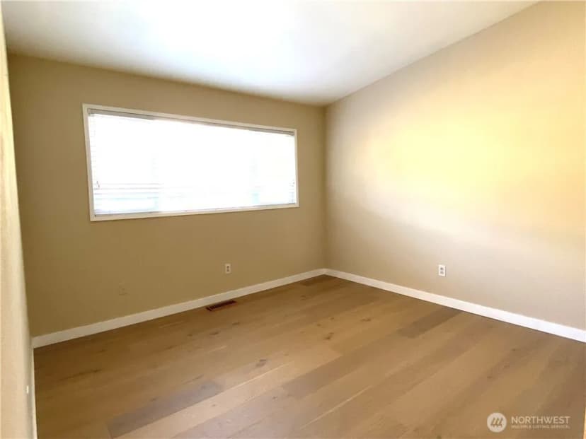 Property photo for 10231 Ne 24th Street, Bellevue photo 11