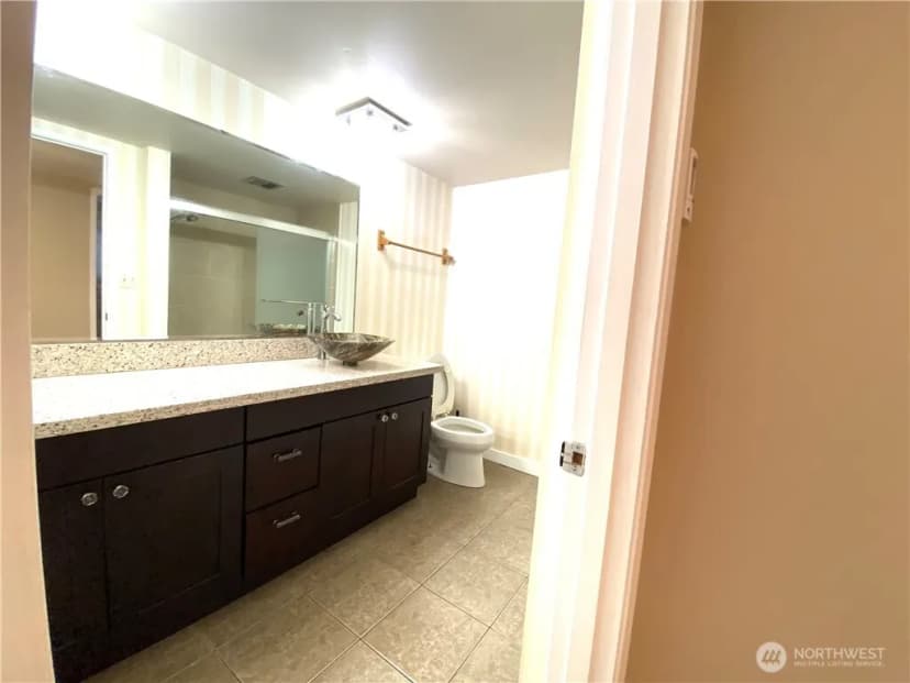 Property photo for 10231 Ne 24th Street, Bellevue photo 9
