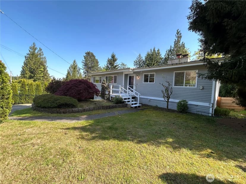Property photo for 10231 Ne 24th Street, Bellevue photo 3
