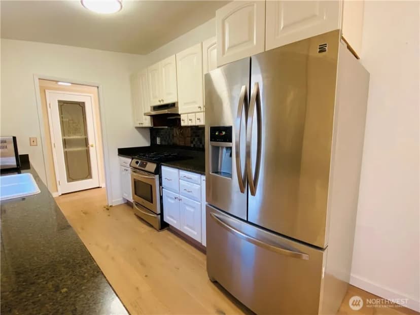 Property photo for 10231 Ne 24th Street, Bellevue photo 5