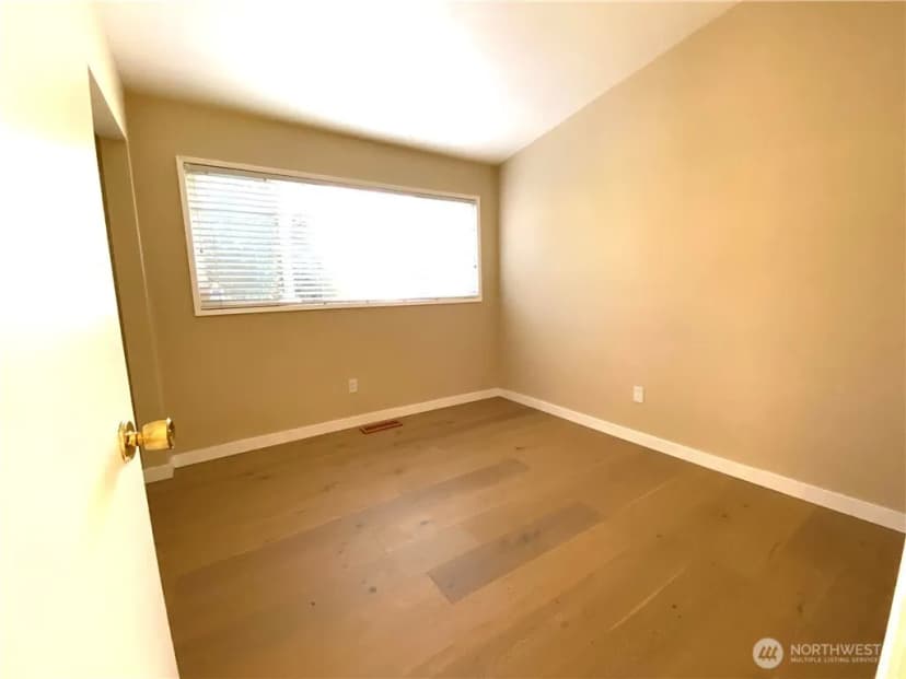 Property photo for 10231 Ne 24th Street, Bellevue photo 8