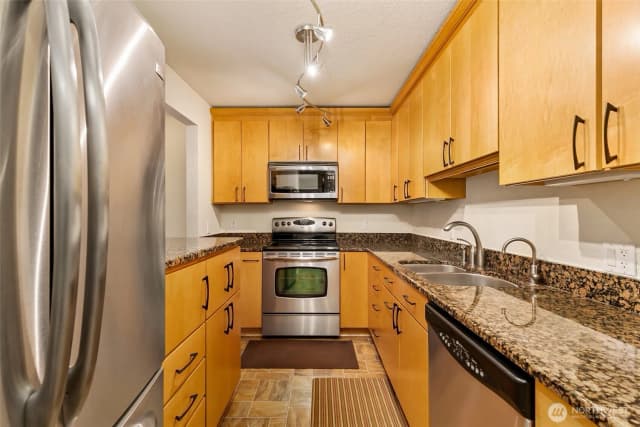 Property photo for 13620 Ne 7th Street #f14, Bellevue photo 5