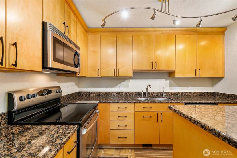 Property photo for 13620 Ne 7th Street #f14, Bellevue photo 6