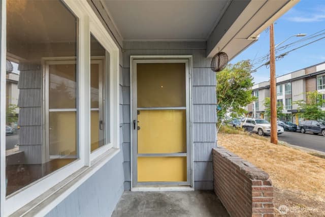 Property photo for 10450 Alderbrook Place Nw, Seattle photo 3