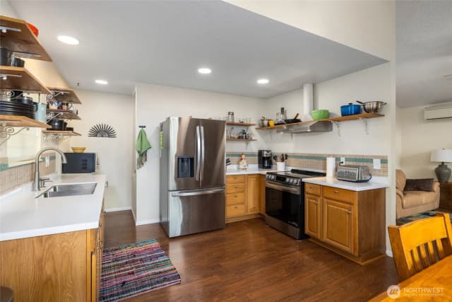 Property photo for 709 Shelter Bay Drive, La Conner photo 3