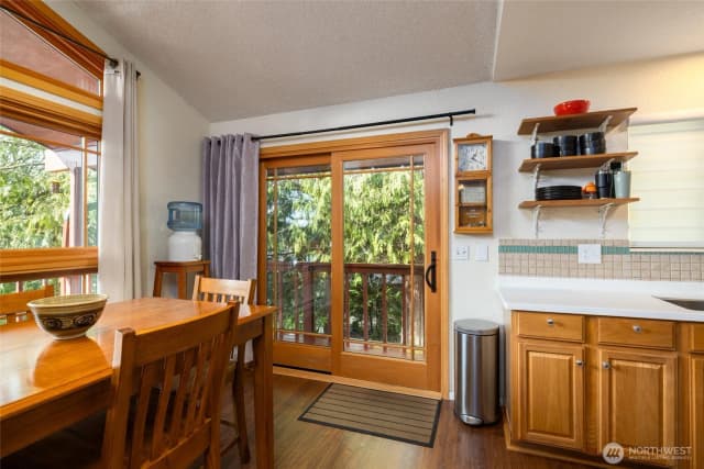 Property photo for 709 Shelter Bay Drive, La Conner photo 2