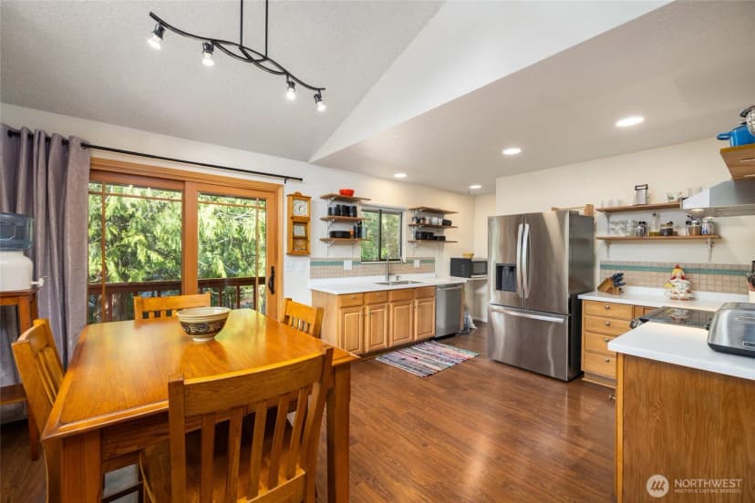 Property photo for 709 Shelter Bay Drive, La Conner photo 8