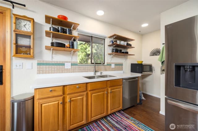 Property photo for 709 Shelter Bay Drive, La Conner photo 5