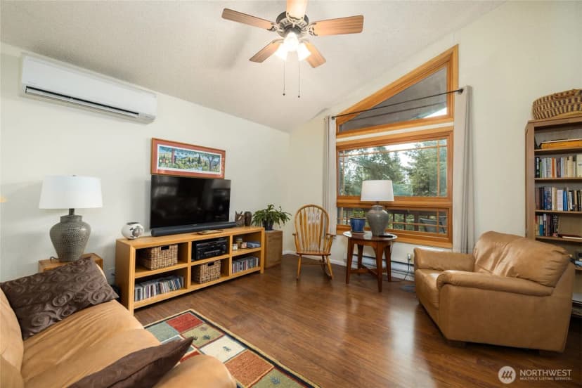 Property photo for 709 Shelter Bay Drive, La Conner photo 11