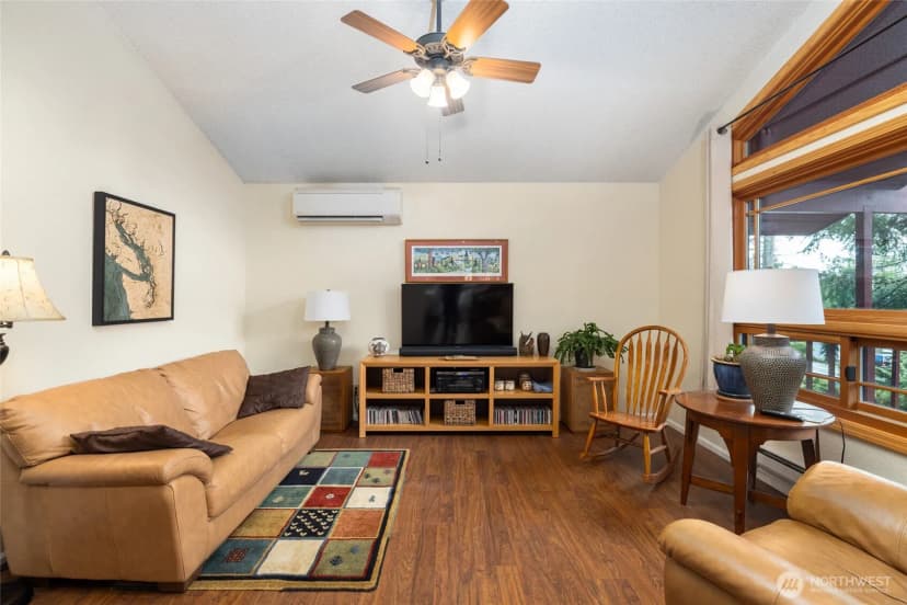Property photo for 709 Shelter Bay Drive, La Conner photo 10