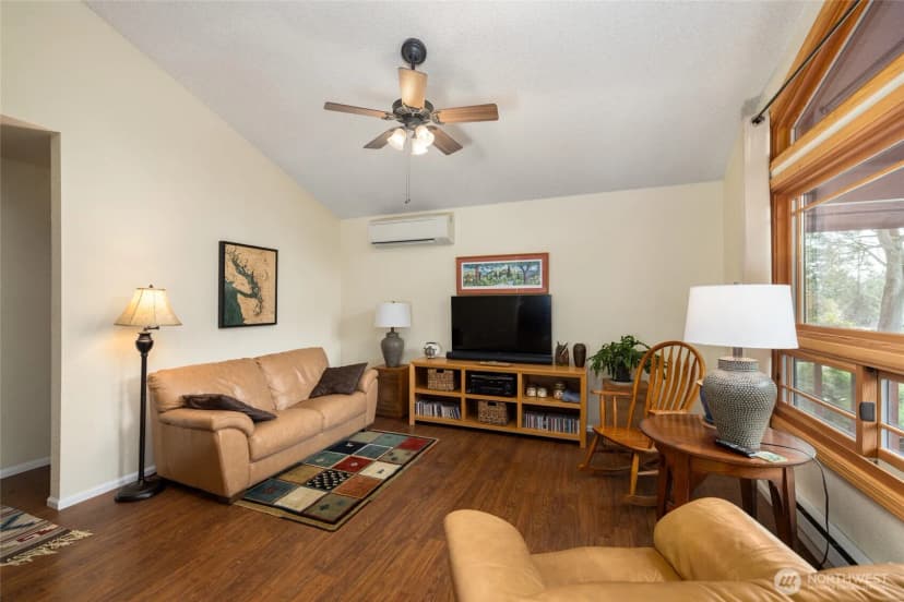 Property photo for 709 Shelter Bay Drive, La Conner photo 9