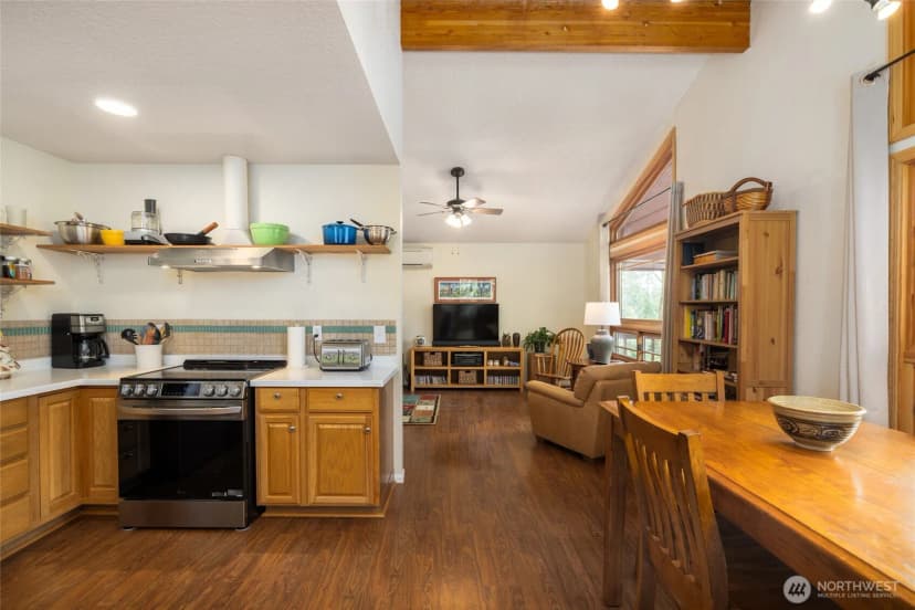 Property photo for 709 Shelter Bay Drive, La Conner photo 7